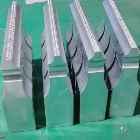 Design and manufacture of ultrasonic horn