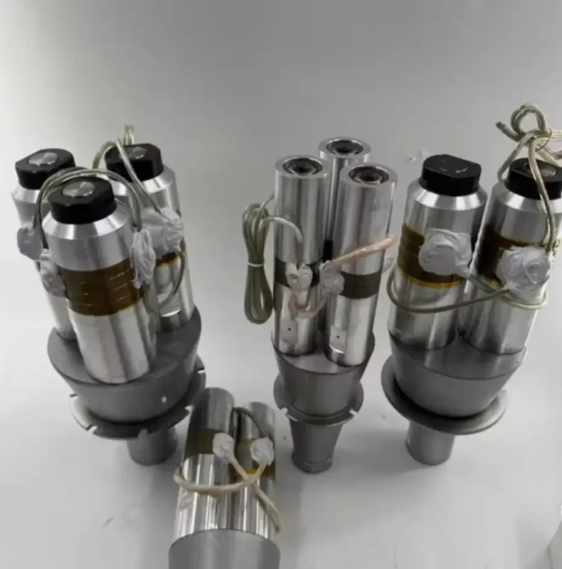 High-power ultrasonic transducers